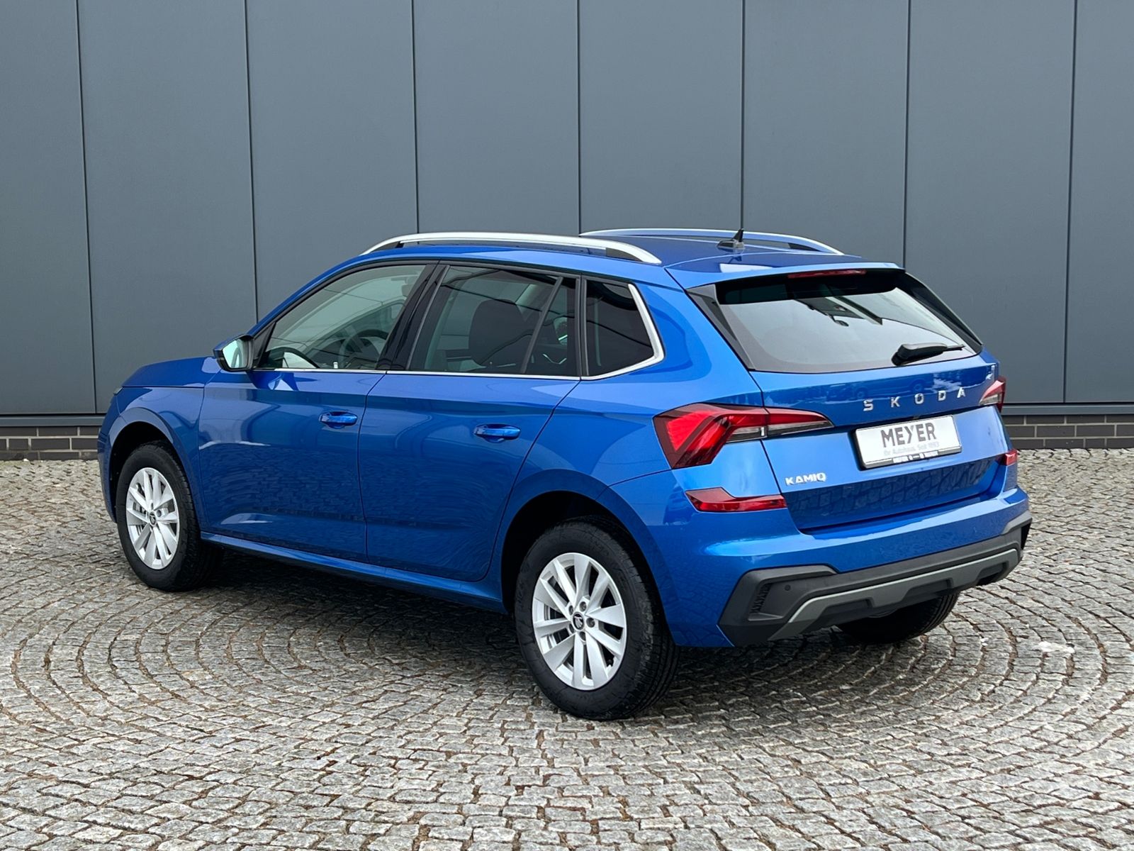 Fahrzeugabbildung SKODA Kamiq Selection 1.0 TSI DSG *Vorb. AHK, LED, ACC