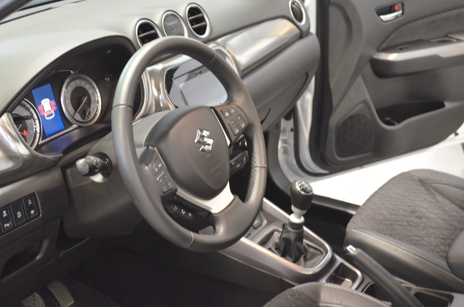 Fahrzeugabbildung Suzuki Vitara 1.4 BOOSTERJET Hybrid Com+ *Pano-Navi*