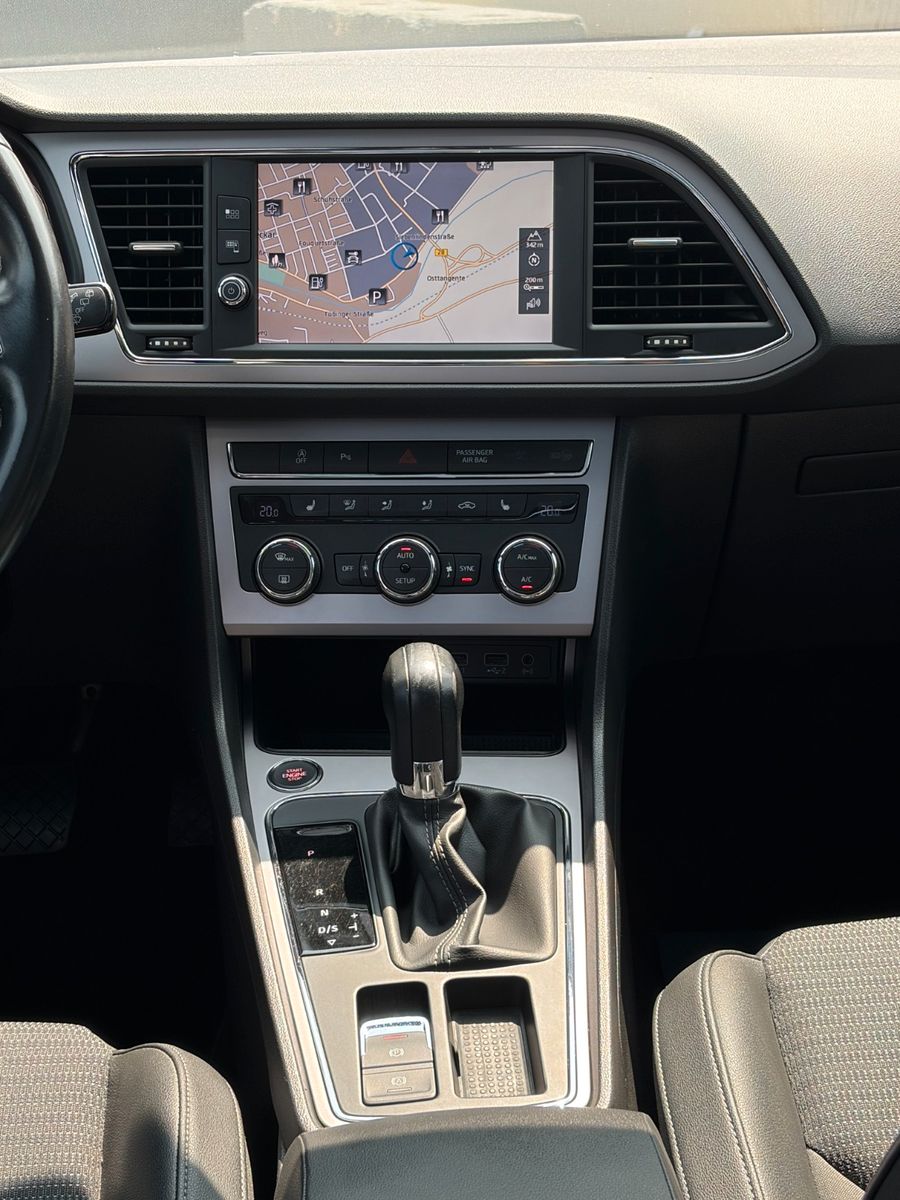 Fahrzeugabbildung SEAT Leon ST 1.5 TSI DSG Xcellence CarPlay PANO CAM