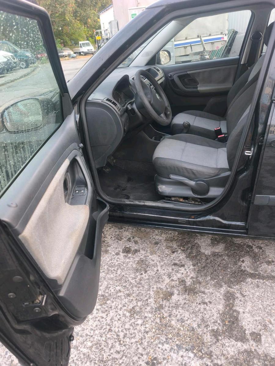 Skoda Fabia 2009 — photo 12