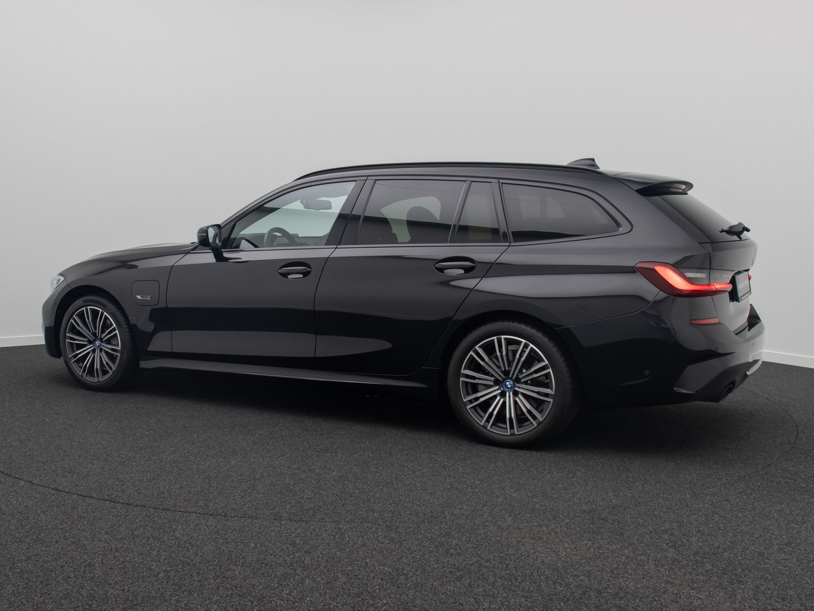 Fahrzeugabbildung BMW 330e M Sport Kamera HUD DAB Laser HiFi Alarm 18"