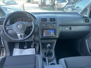 Volkswagen Touran - 12