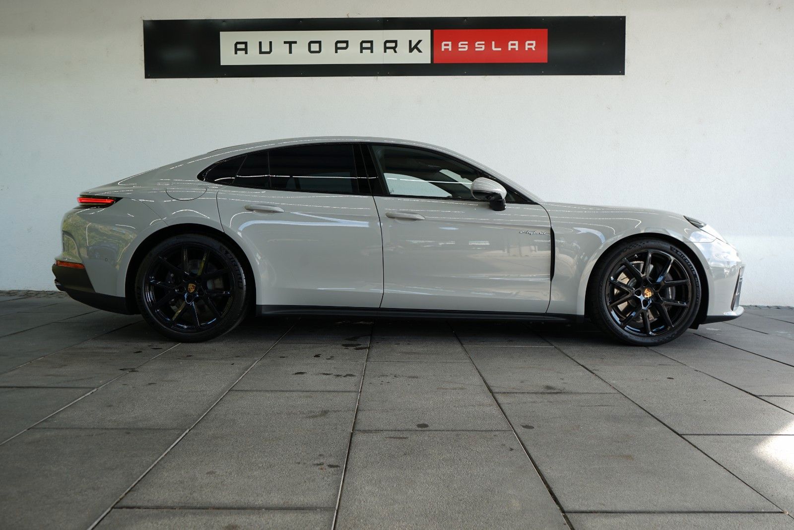 Porsche Panamera - 1