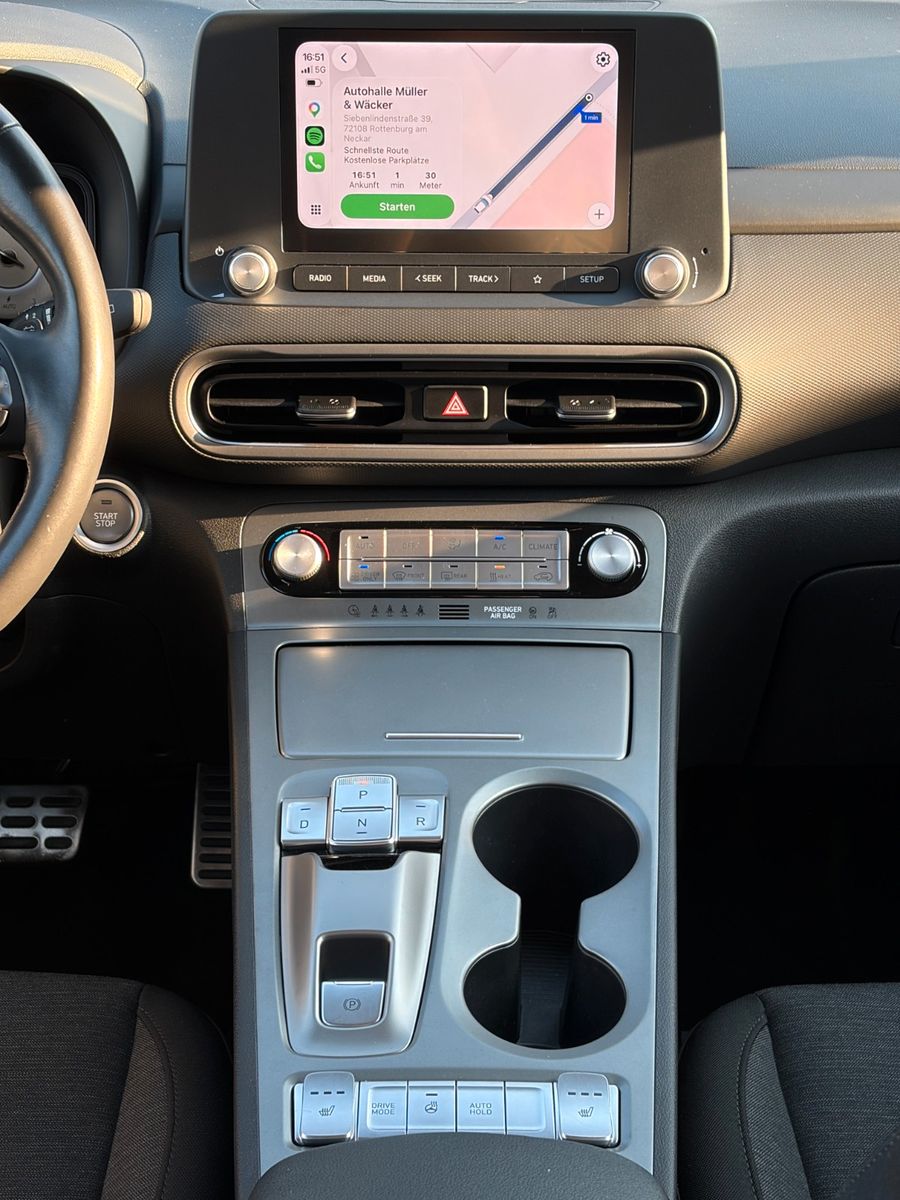 Fahrzeugabbildung Hyundai KONA E Select ACC Cam PDC LFA LKA LHZ SHZ