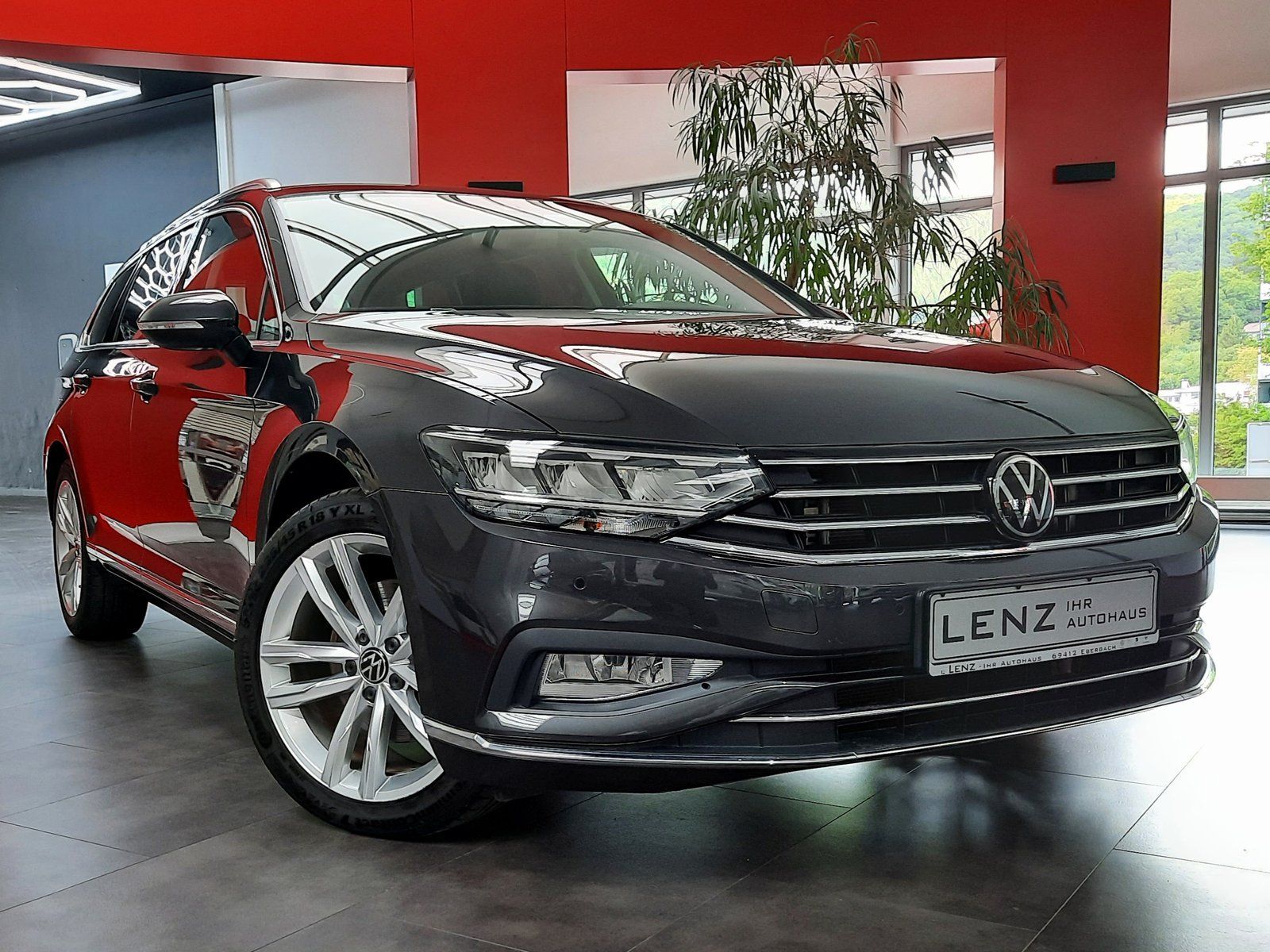 Fahrzeugabbildung Volkswagen Passat Variant Elegance TSI DSG *AHK*Navi*Cam*