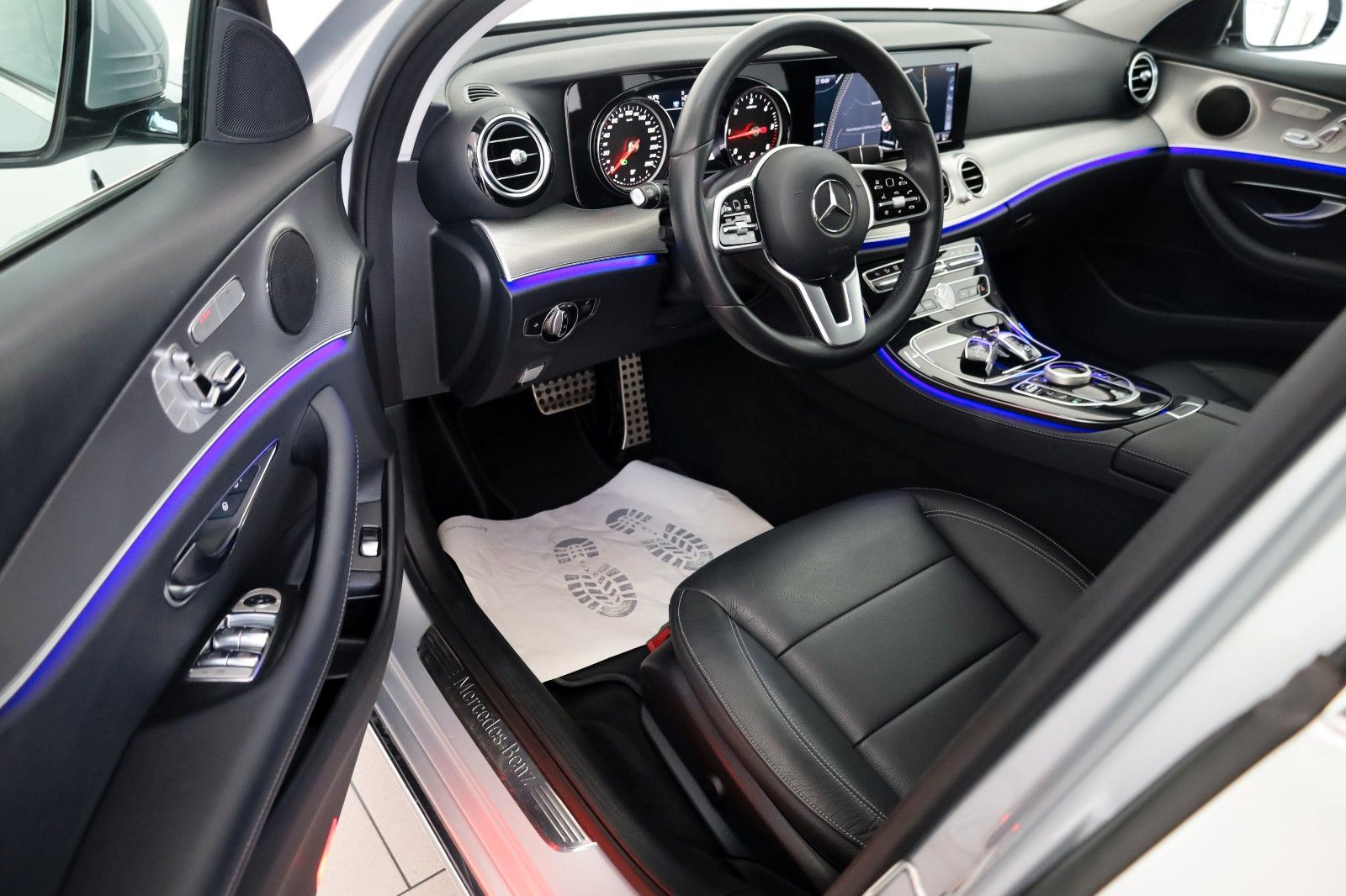 Fahrzeugabbildung Mercedes-Benz E 220d, Avantgarde, Leder,Navi,LED,SH,Kamera,AHK