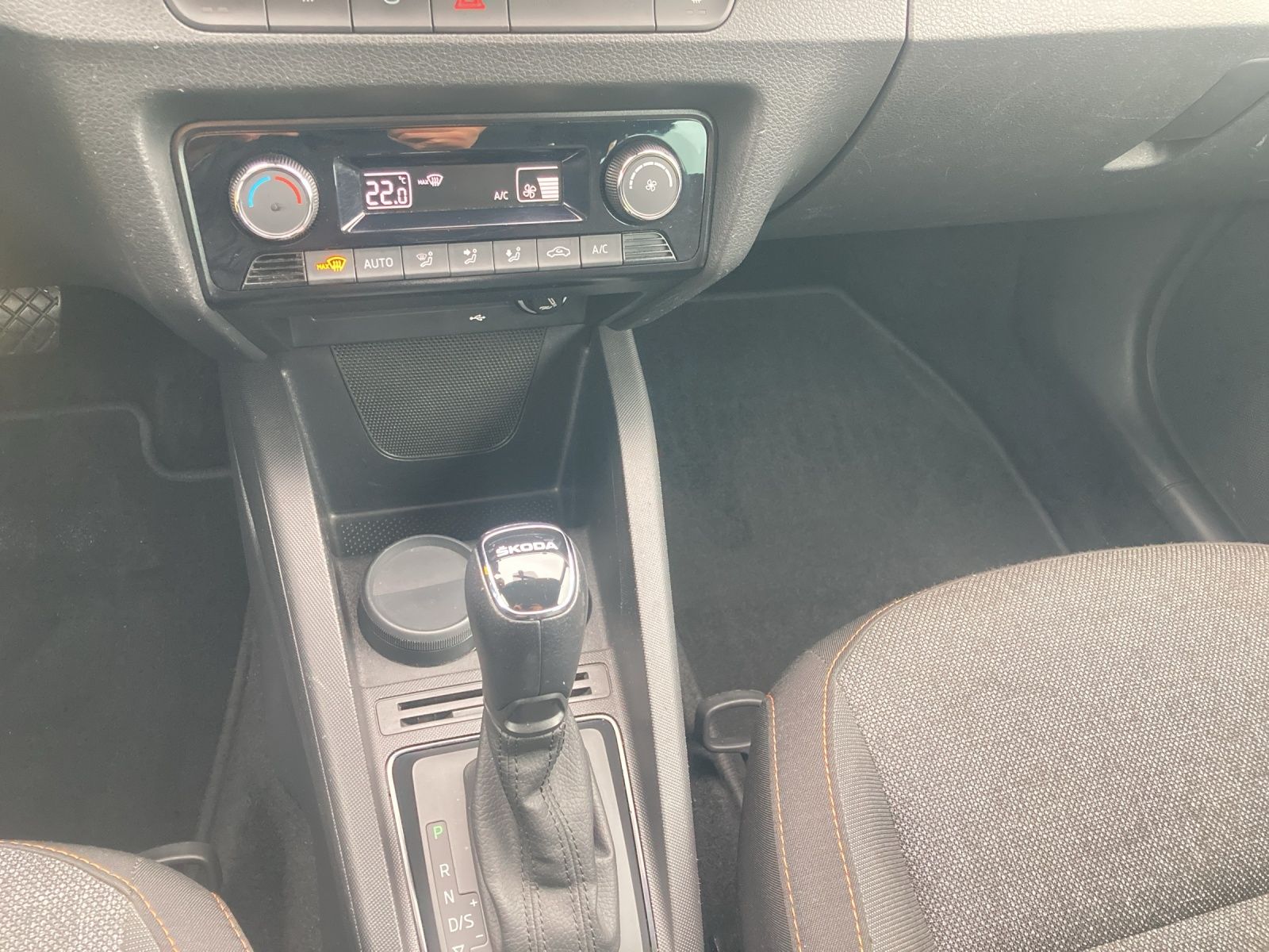Fahrzeugabbildung SKODA Fabia Combi TSI Best-of DSG Navi Climatronic GRA