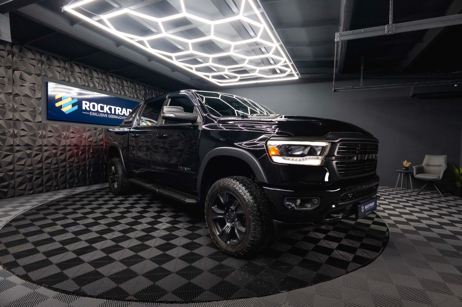 Fahrzeugabbildung Dodge RAM 5.7 V8 HEMI 4x4 Built to Serve AXLE LOCK 19%