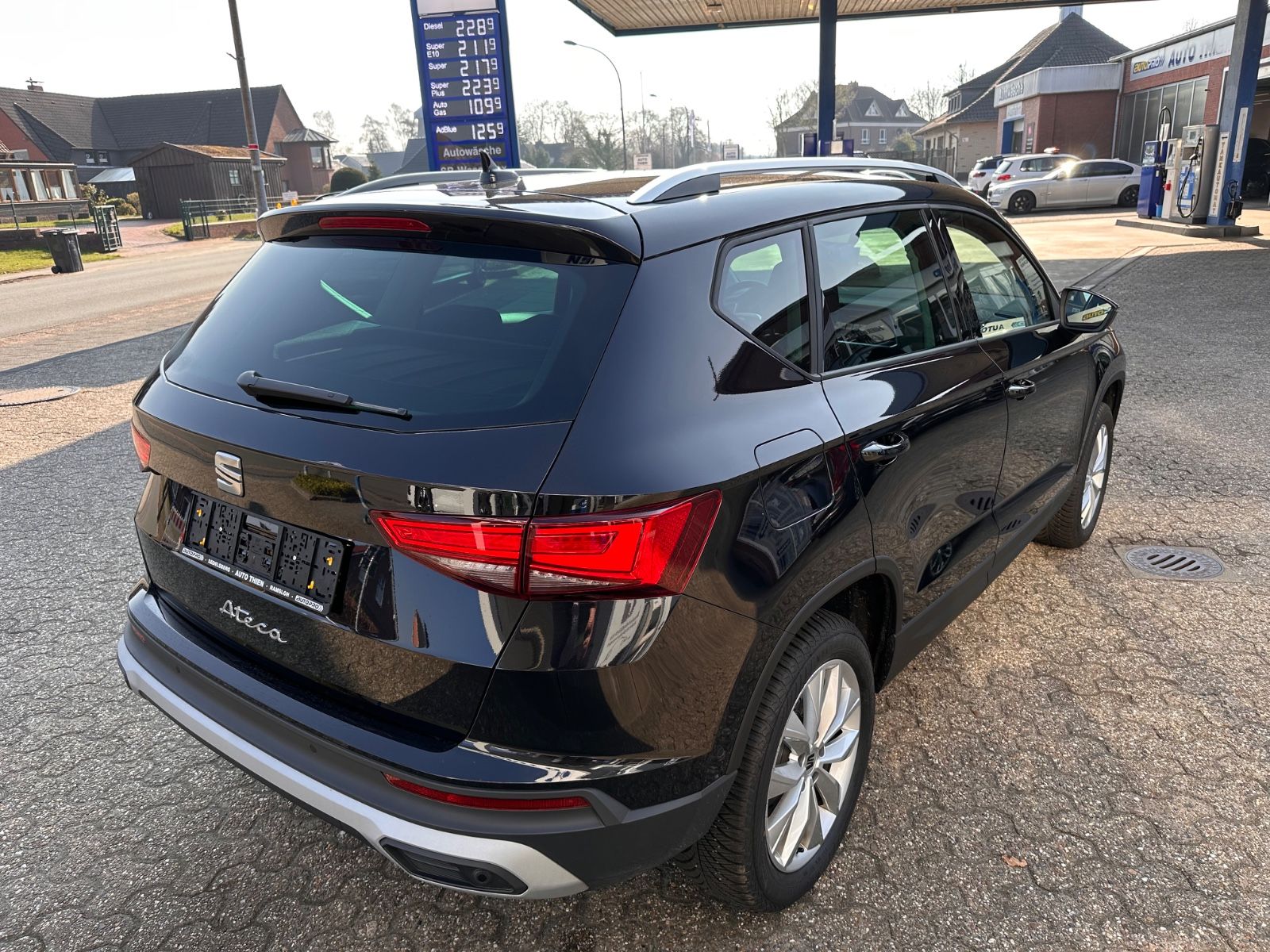 Fahrzeugabbildung SEAT Ateca 1.5 TSI Style DSG AHK/Navi/ACC/LED/SHZ/APP