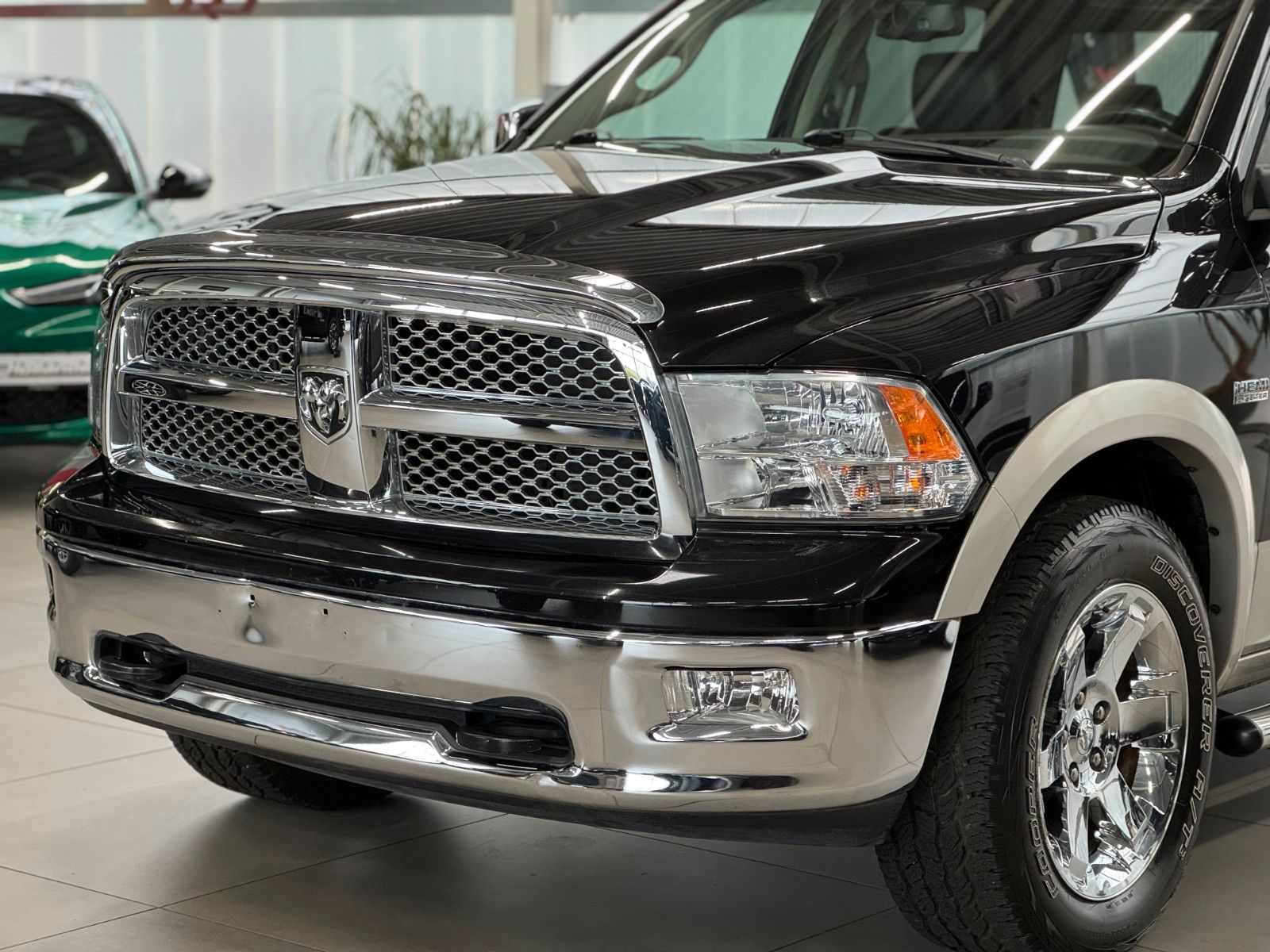 Fahrzeugabbildung Dodge RAM 5,7 Laramie Crew Cab LPG DVD RAM BOX 1.Hand