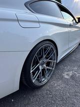 BMW 440i Coupé Hurricane Head Up No OPF Heckant. - weiße BMW 440
