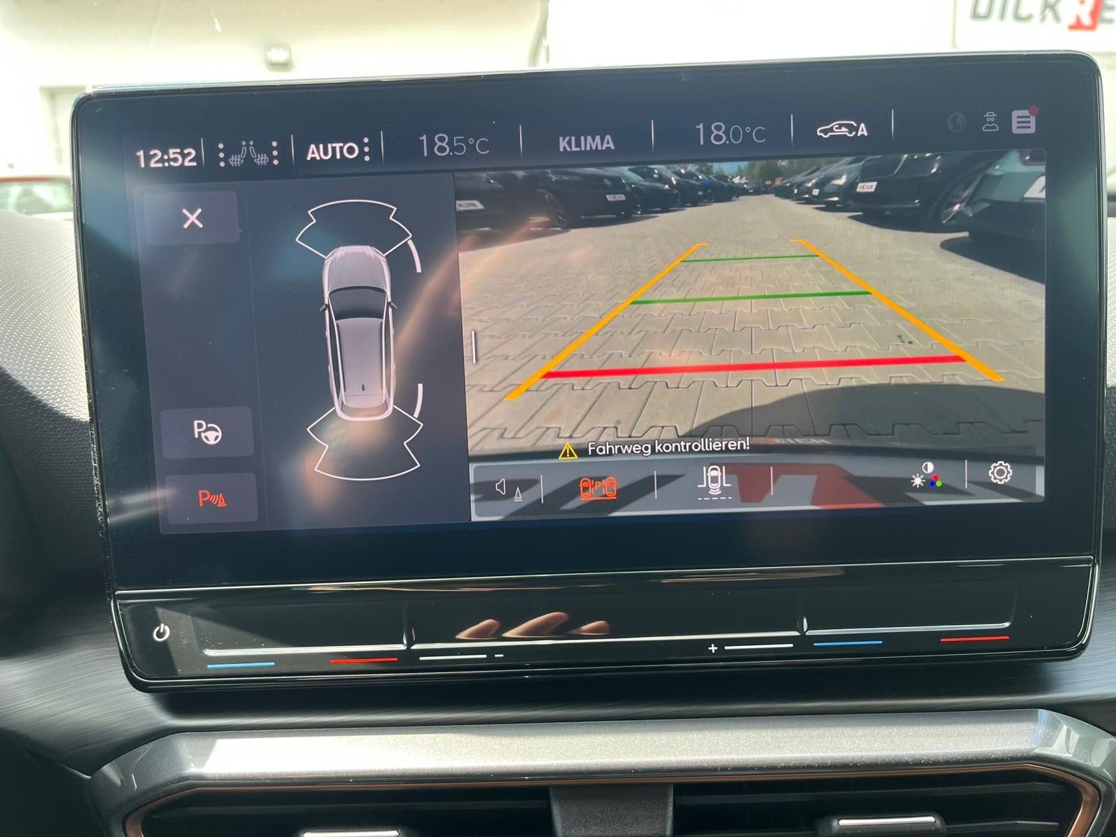Fahrzeugabbildung CUPRA Leon 1.5 TSI LED*NAVI*APP*SHZ*KAMERA*ACC*MEMORY