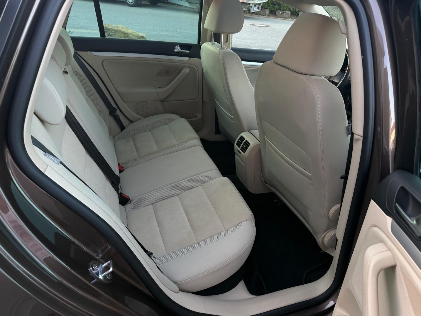 Volkswagen Golf 2010 — photo 19