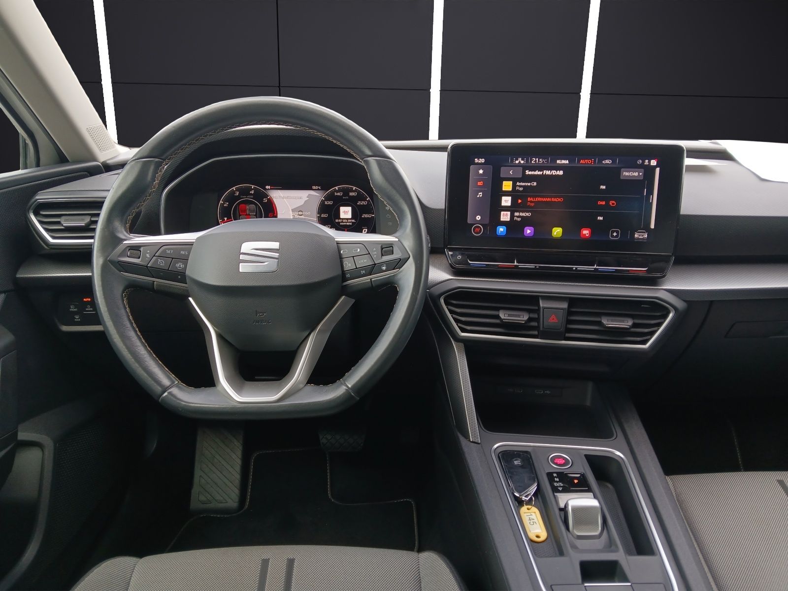 Fahrzeugabbildung SEAT Leon ST TDI Style DSG LED Navi AID Pano GRA Park