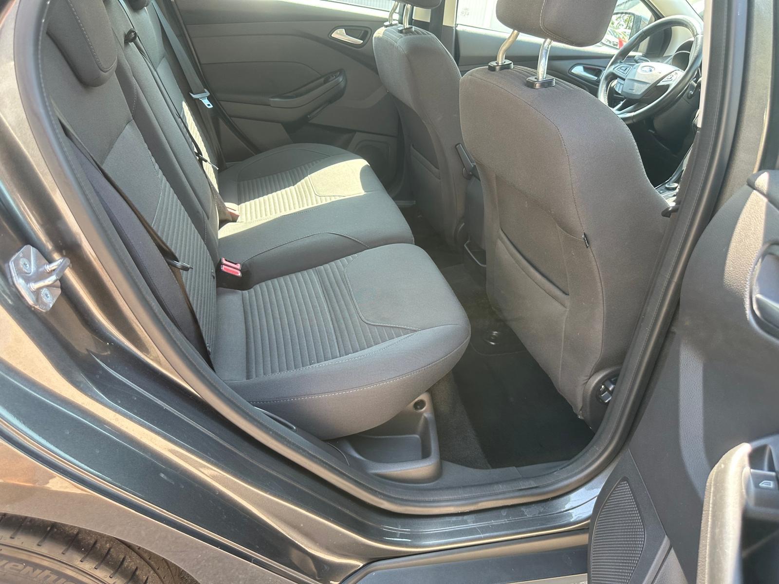Ford Focus 2015 — photo 12