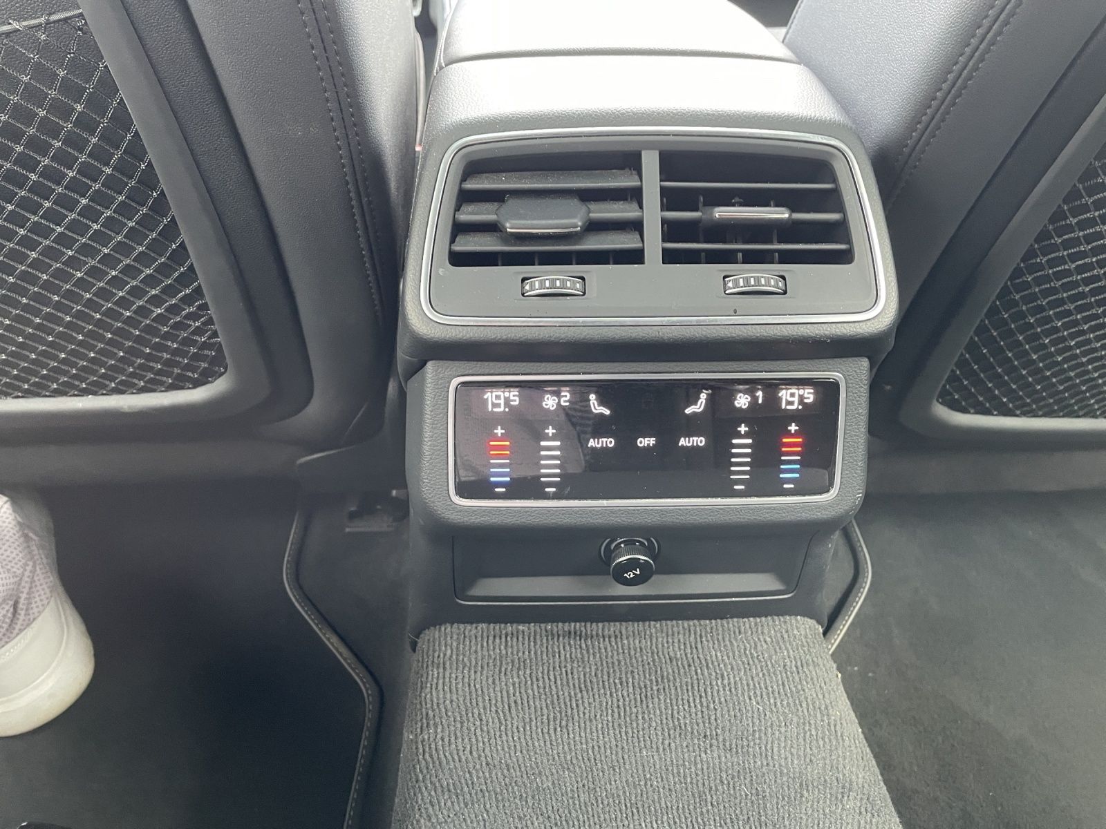 Fahrzeugabbildung Audi A6 Avant TFSI e quattro S line Matrix Navi SHZ