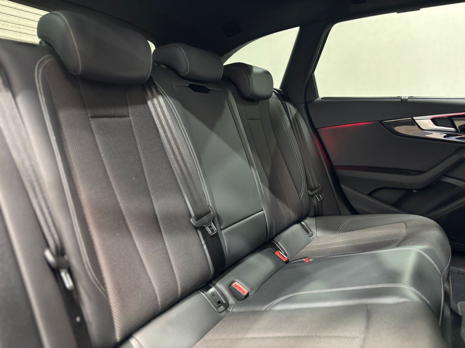 Fahrzeugabbildung Audi A4 35 TDI 2xS-line#Black#Matrix#Virtual#HeadUp