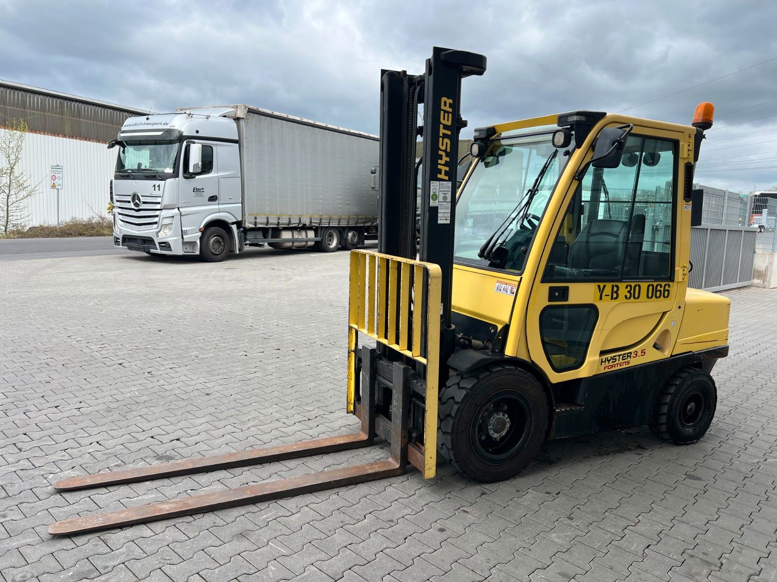Fahrzeugabbildung Hyster H3.5 FT / Seitenschieber / HH:3,6m / nur 3.510h