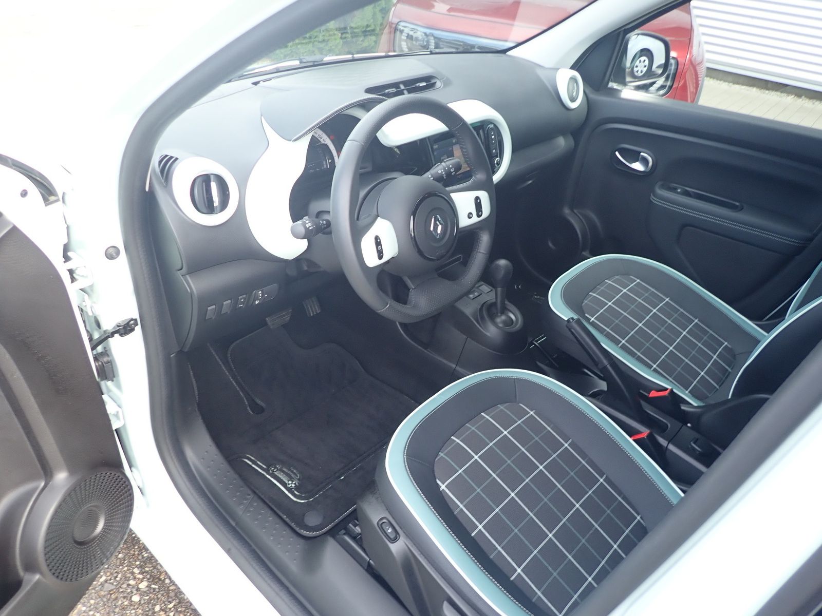 Fahrzeugabbildung Renault Twingo La Parisienne TCe 90 EDC
