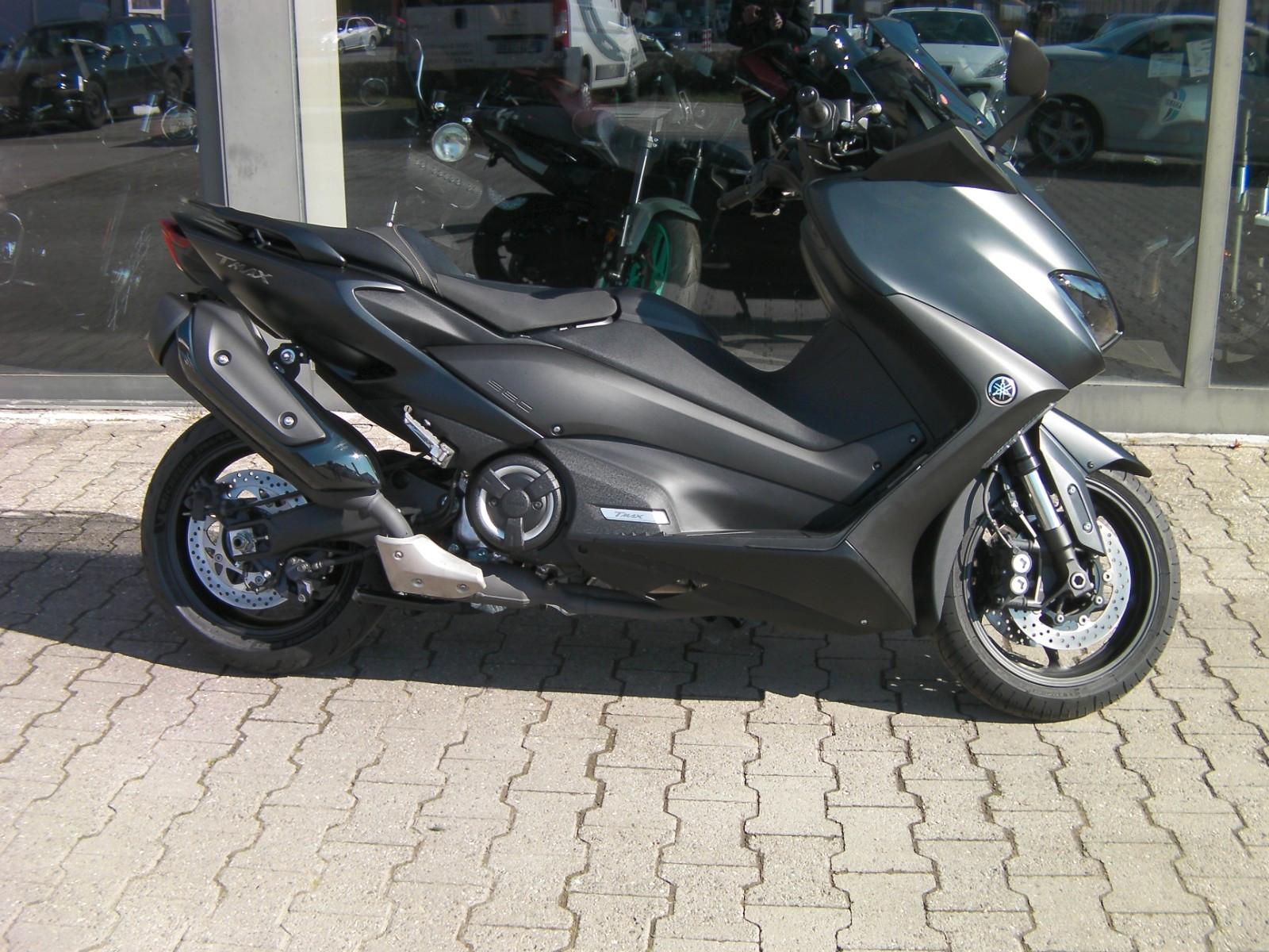 Yamaha TMAX 560 XP560E *kurzes Heck*Sportwindschild