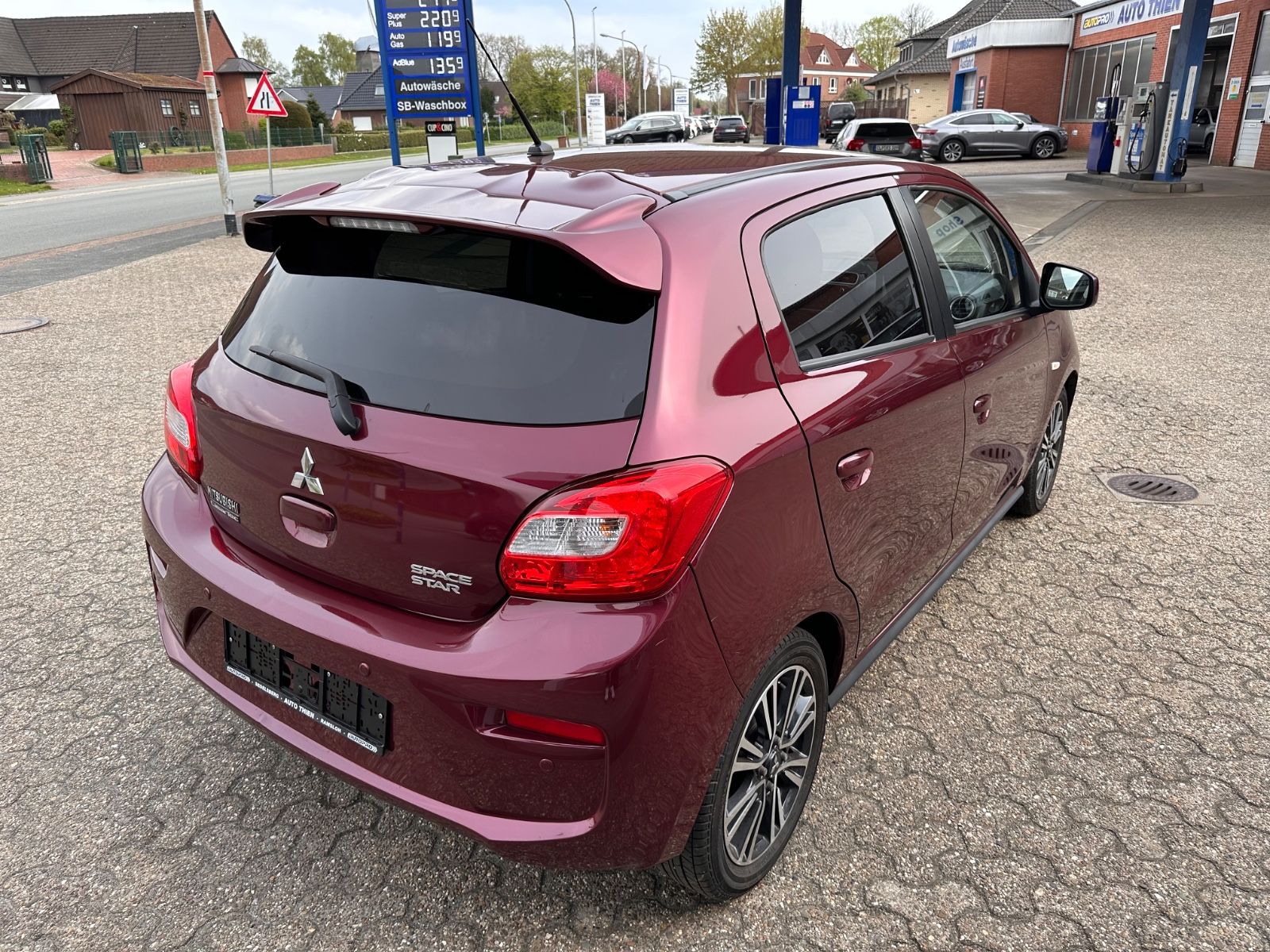 Fahrzeugabbildung Mitsubishi Space Star Edition 100+ Navi/SHZG/Klima/BT/PDC