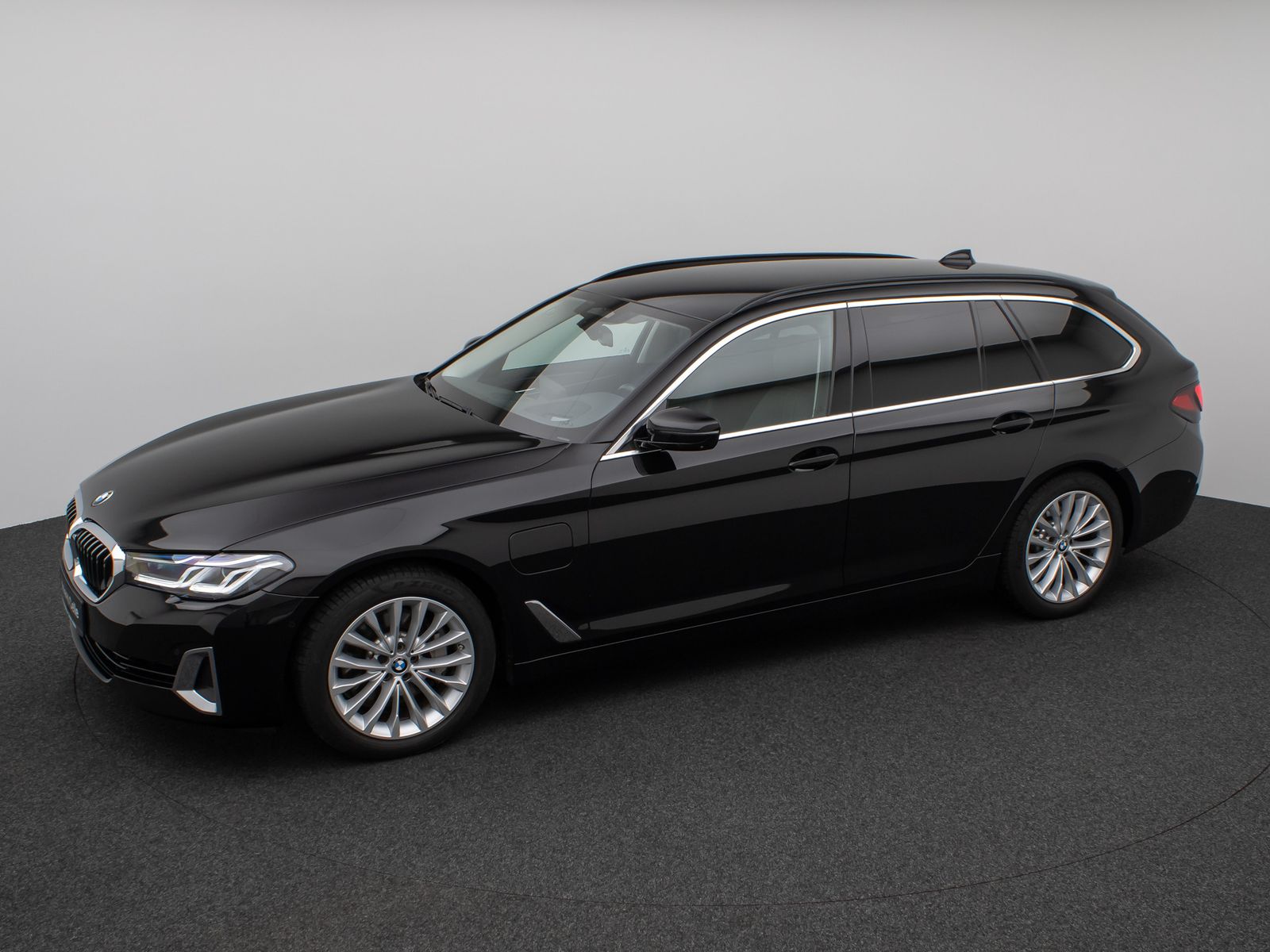 Fahrzeugabbildung BMW 530e xD LuxuryLine 360°Laser HUD DAB H/K ACC AHK