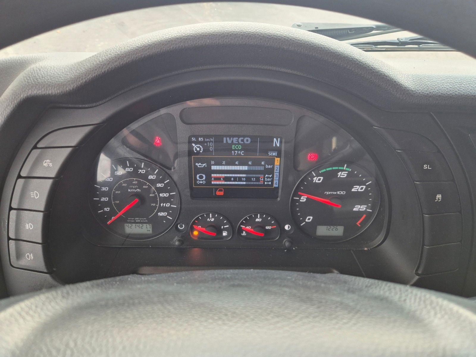 Fahrzeugabbildung Iveco Stralis 460NP LNG 4x2 3 Stück