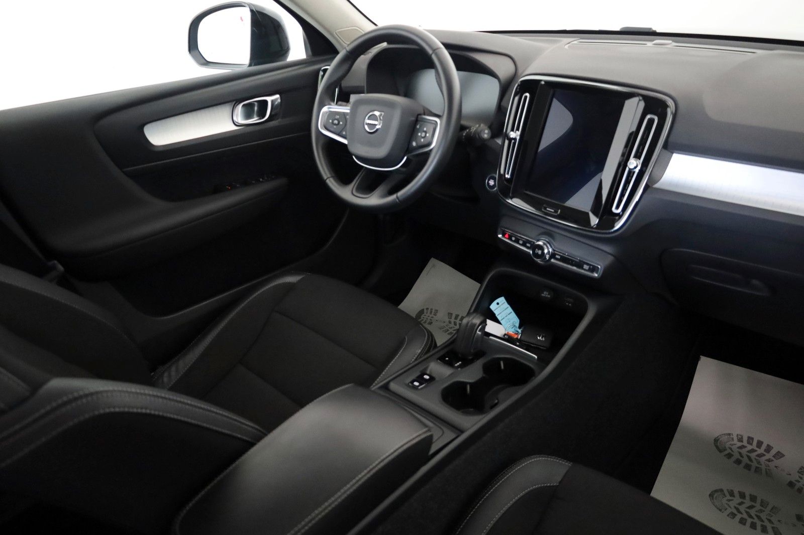 Fahrzeugabbildung Volvo XC40 Momentum Pro,T.Leder,Navi,LED,Kamera,