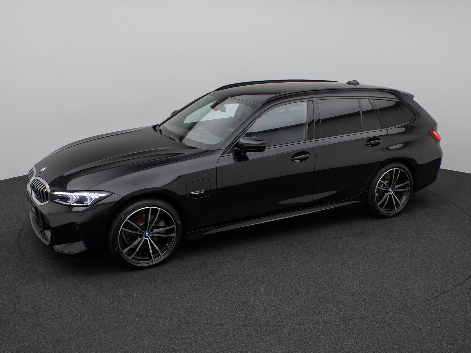 Fahrzeugabbildung BMW 330e M Sport Kamera DAB HiFi Lenkrhzg Alarm 19"