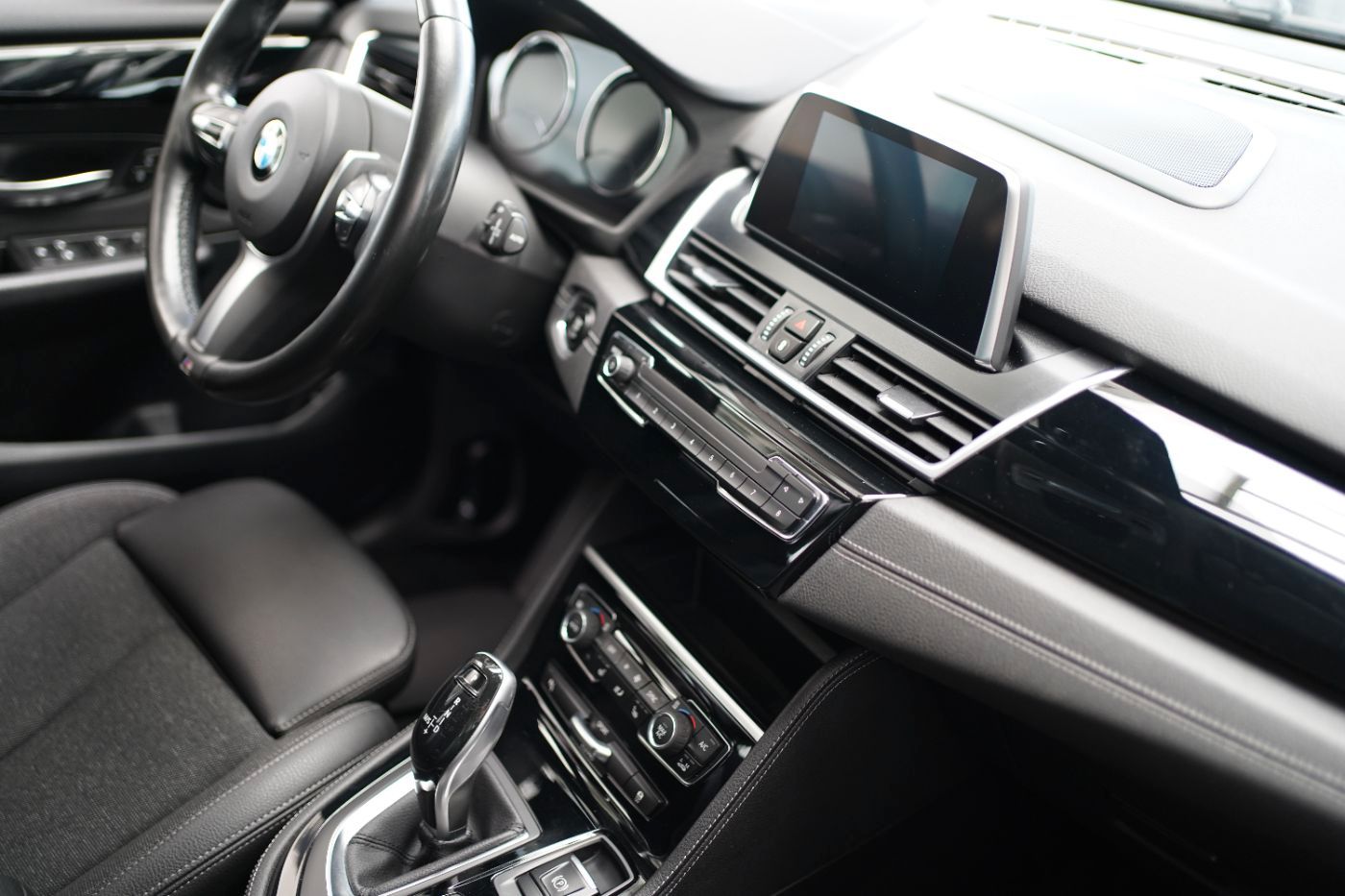 Fahrzeugabbildung BMW 218i Gran Tourer Sport Line LED+AHK+Rückfahrkame