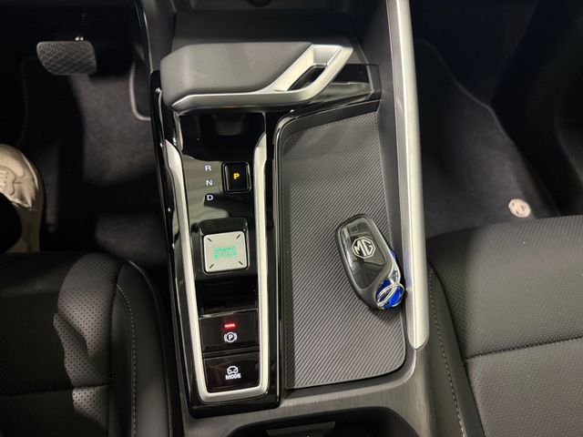 ZS Luxury 1.5 Hybrid + 145 kW KAM SHZ LED