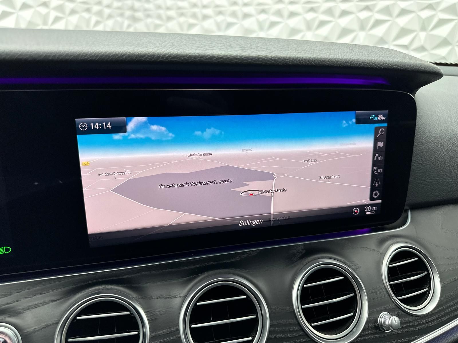 Fahrzeugabbildung Mercedes-Benz E220d AMG/MBUX/MEMORY/360°/LED/AMBIENTE/DAB/ILS+