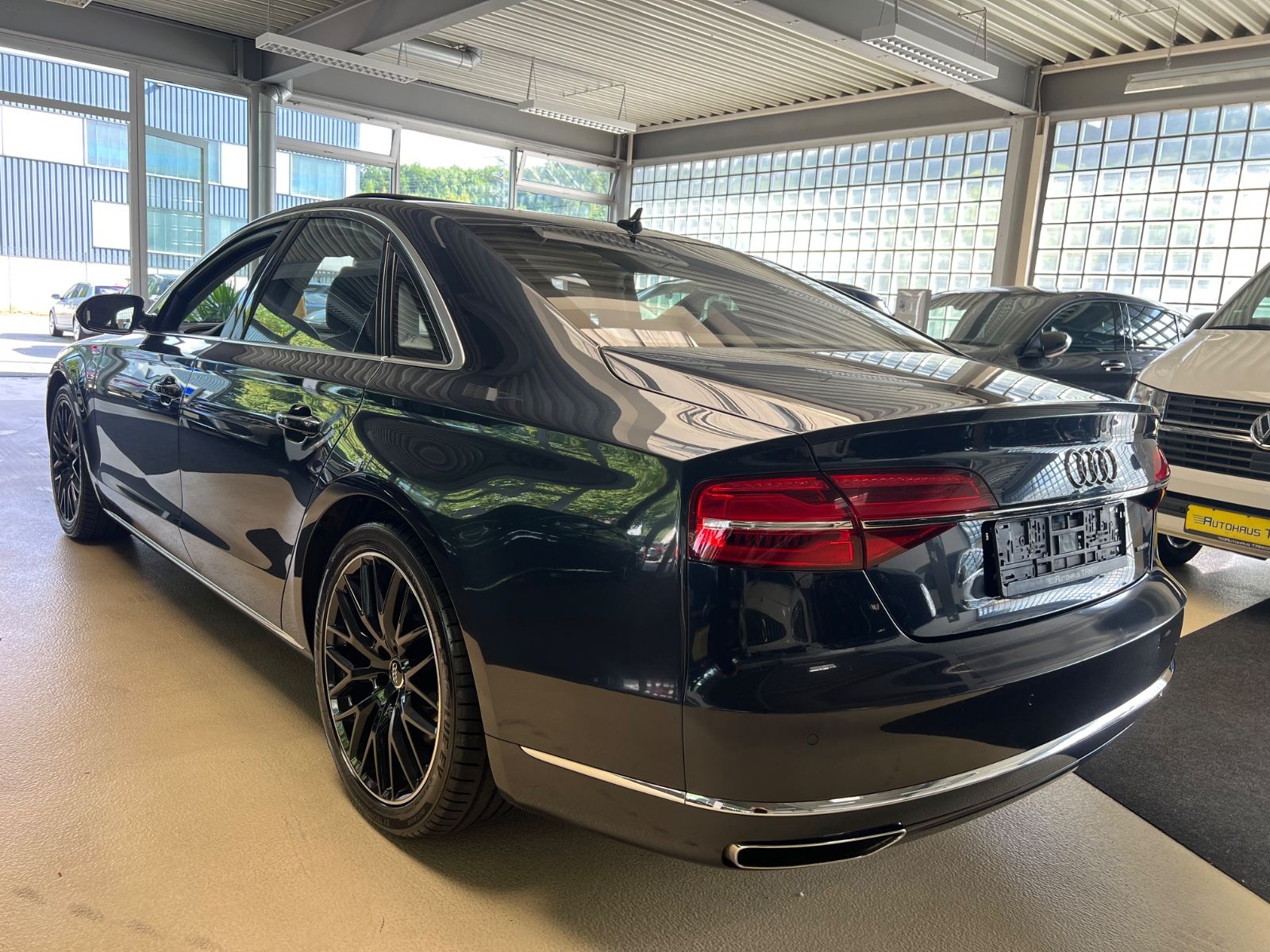 Fahrzeugabbildung Audi A8 3.0 TDI quattro * 20 S LINE ALUFELGEN *