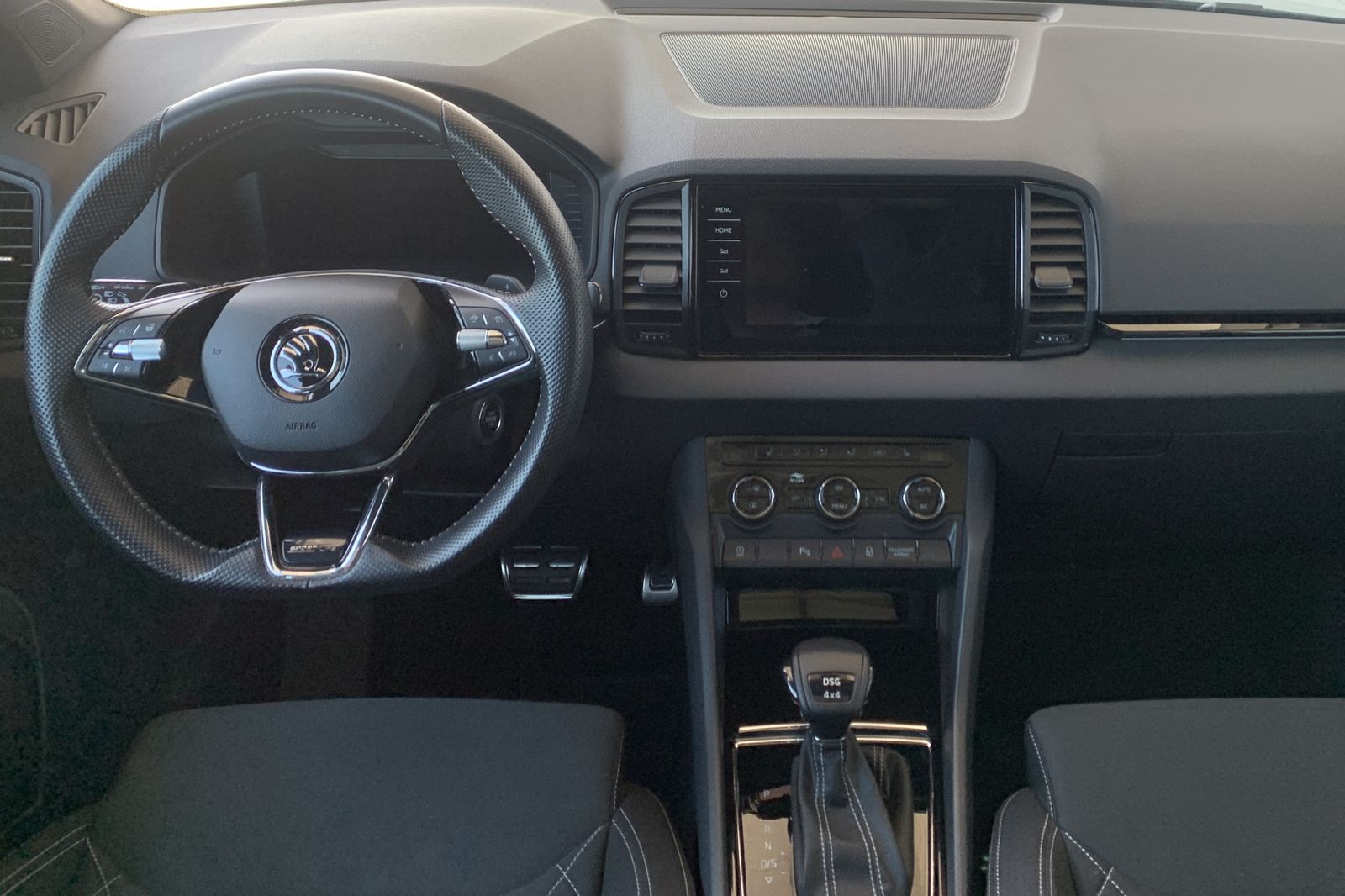 Fahrzeugabbildung SKODA Karoq 2.0 TDI*Sportline*4x4*AHK*LED*CANTON*ACC*