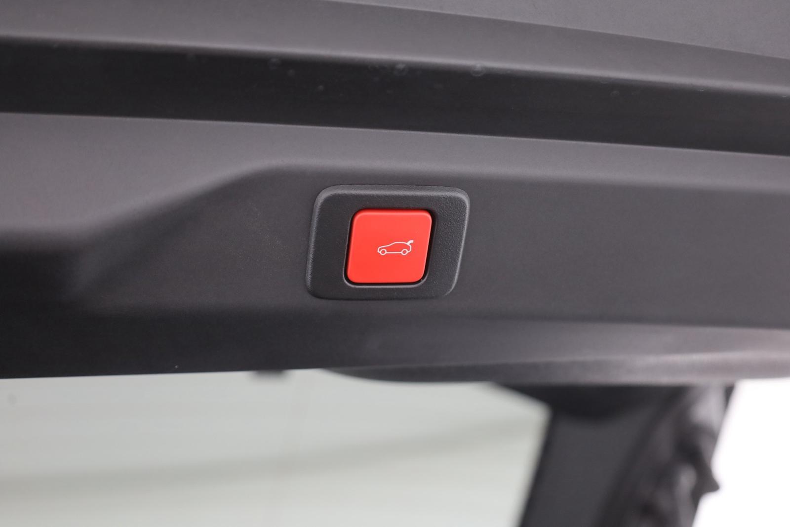 Peugeot 3008 GT 1.2 Hybrid 145 Aut. LED ACC Navi AHK