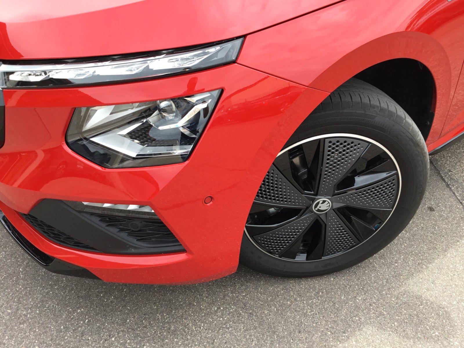 Fahrzeugabbildung SKODA Kamiq 1.5 TSI DSG Monte Carlo+AHK+Navi+Kamera