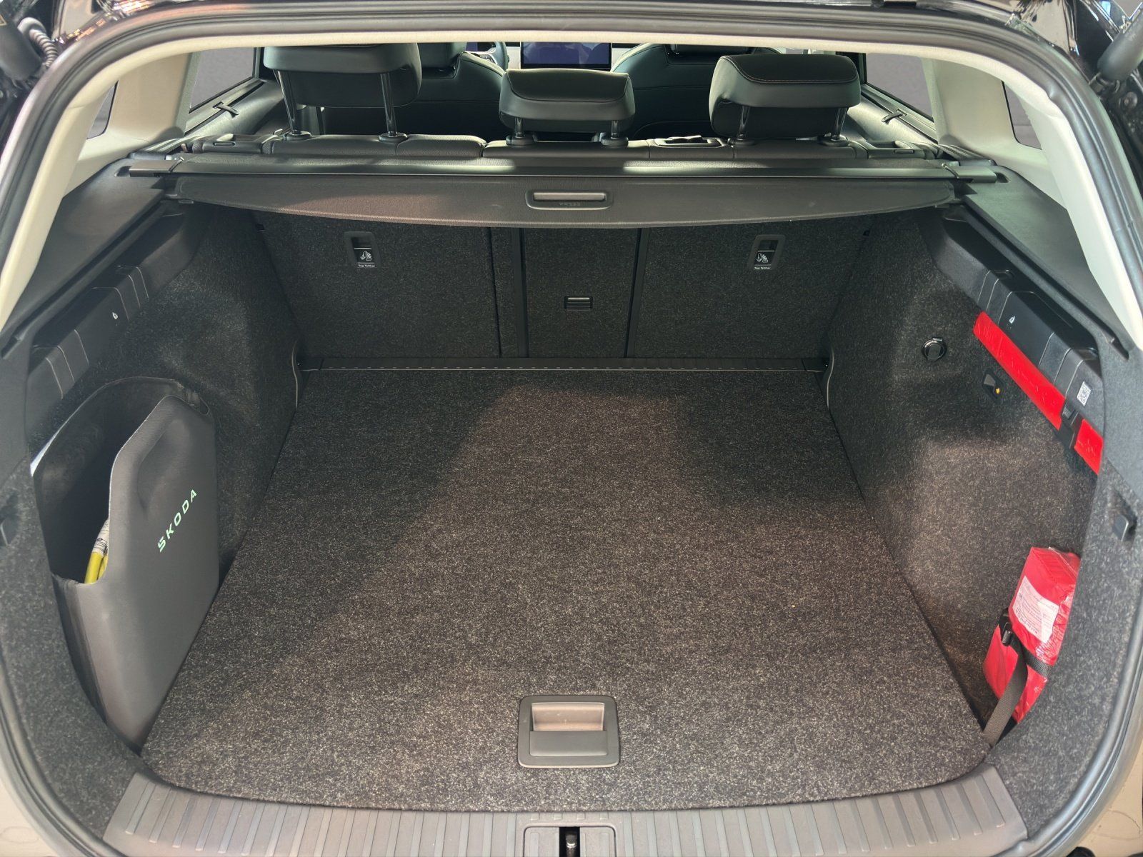 Fahrzeugabbildung SKODA Enyaq 85 MAXX/PANO/AHK/HUD/ACC/360/CANTON