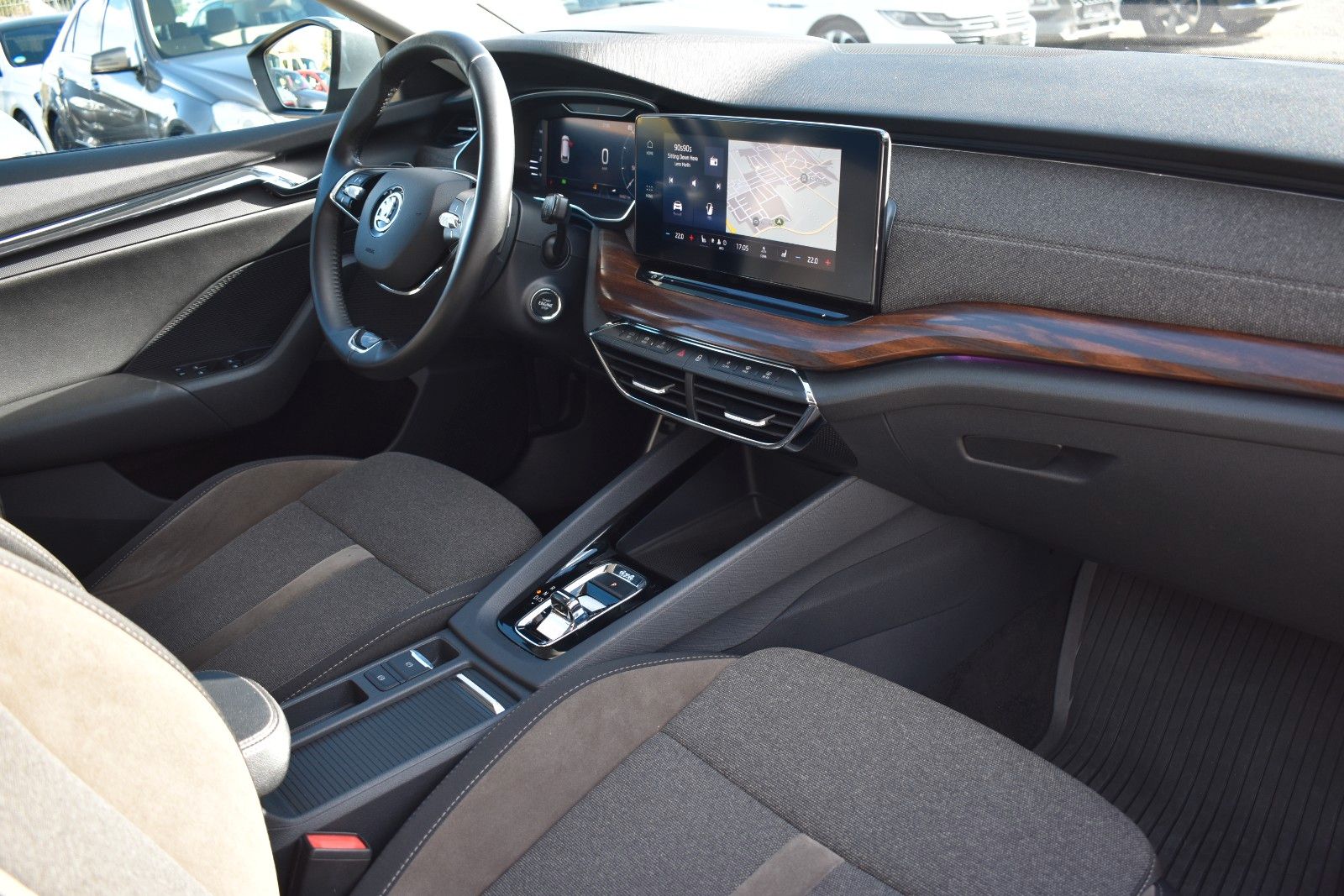 Fahrzeugabbildung SKODA Octavia Combi Scout 4x4/KEYLESS/HUD/AHK/LED