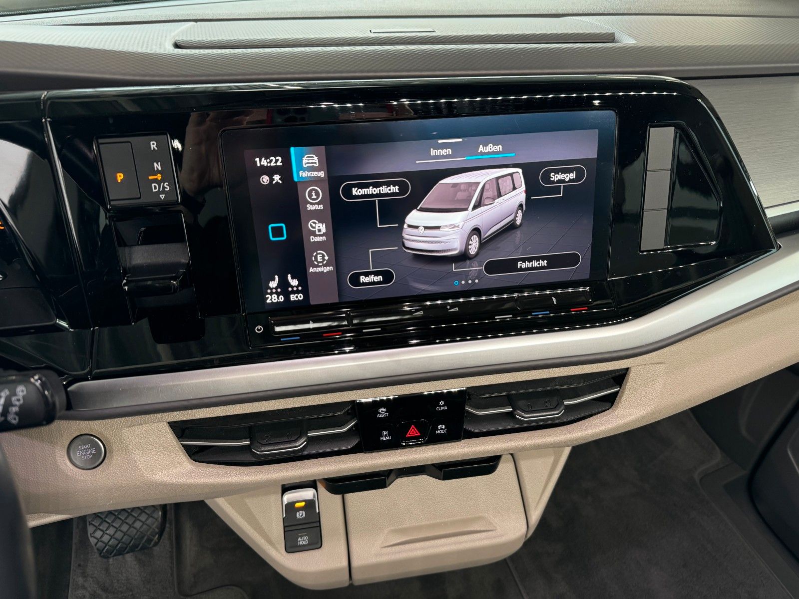 Fahrzeugabbildung Volkswagen T7 Multivan LANG 1.4 TSI eHybrid Life "AHK PANO"