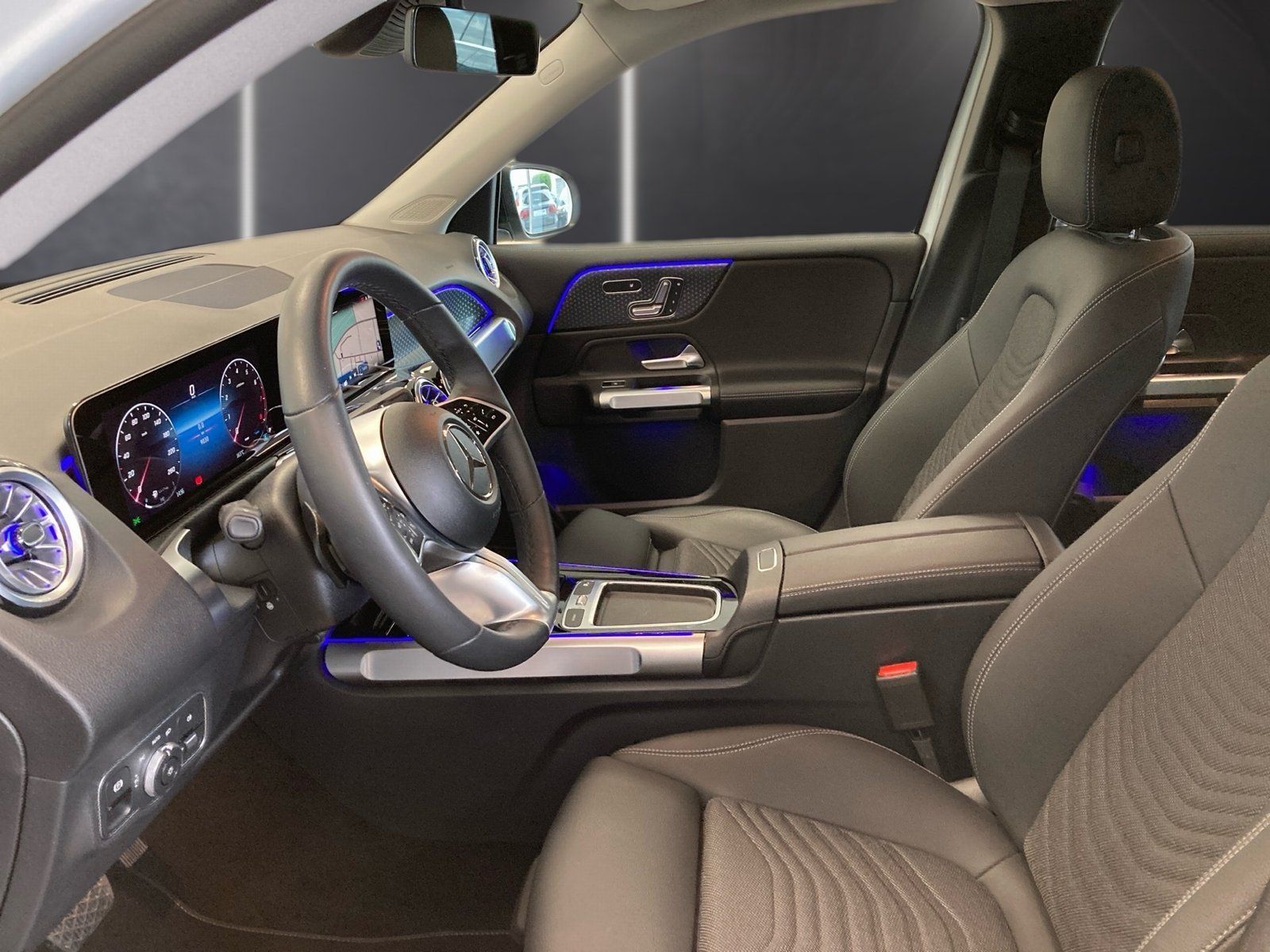 Fahrzeugabbildung Mercedes-Benz GLB 250 4M*7-Sitz*AHK*Distr*Totwi*360*Mbeam*Memo