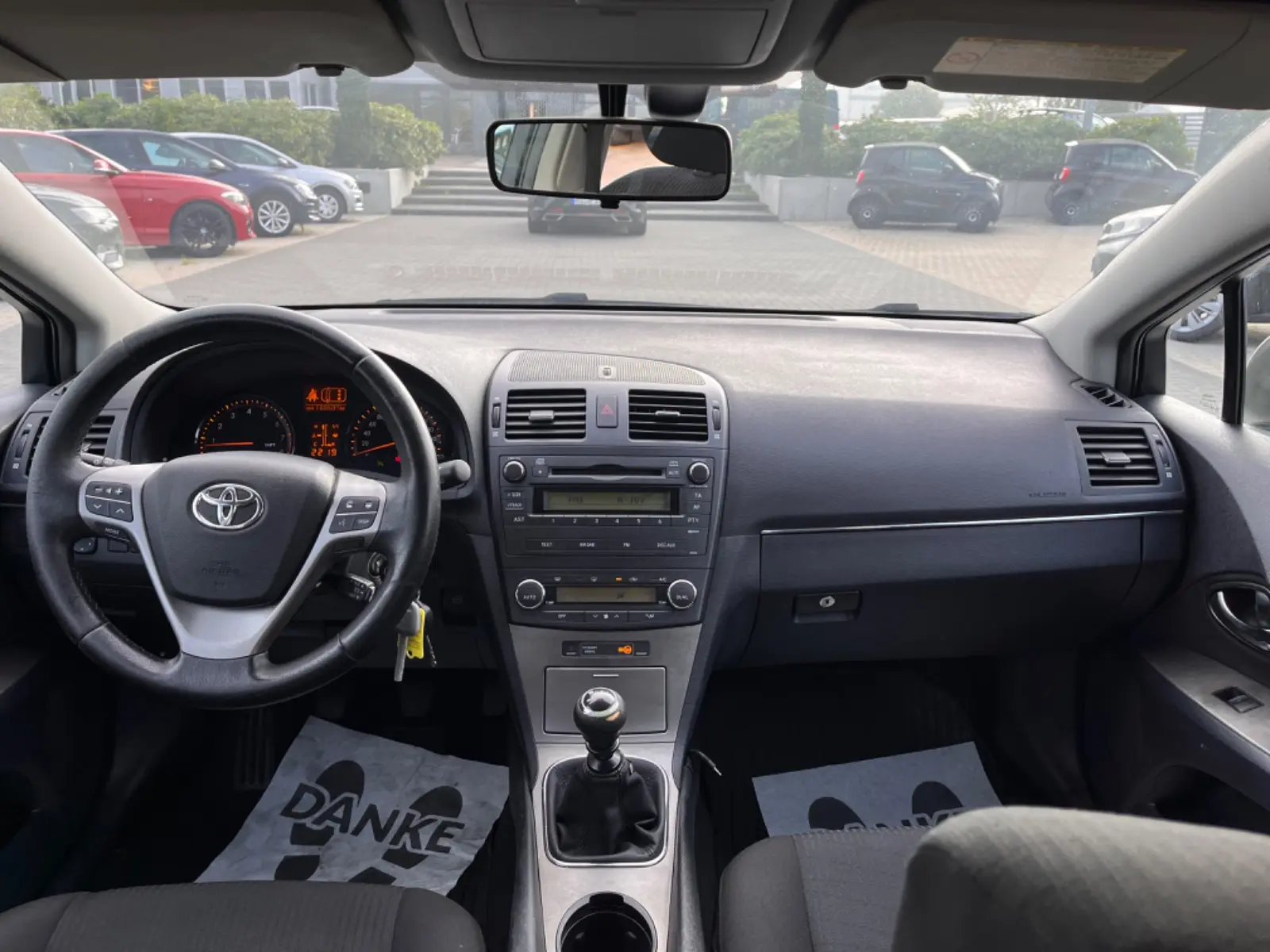 Toyota Avensis 2009 — photo 16