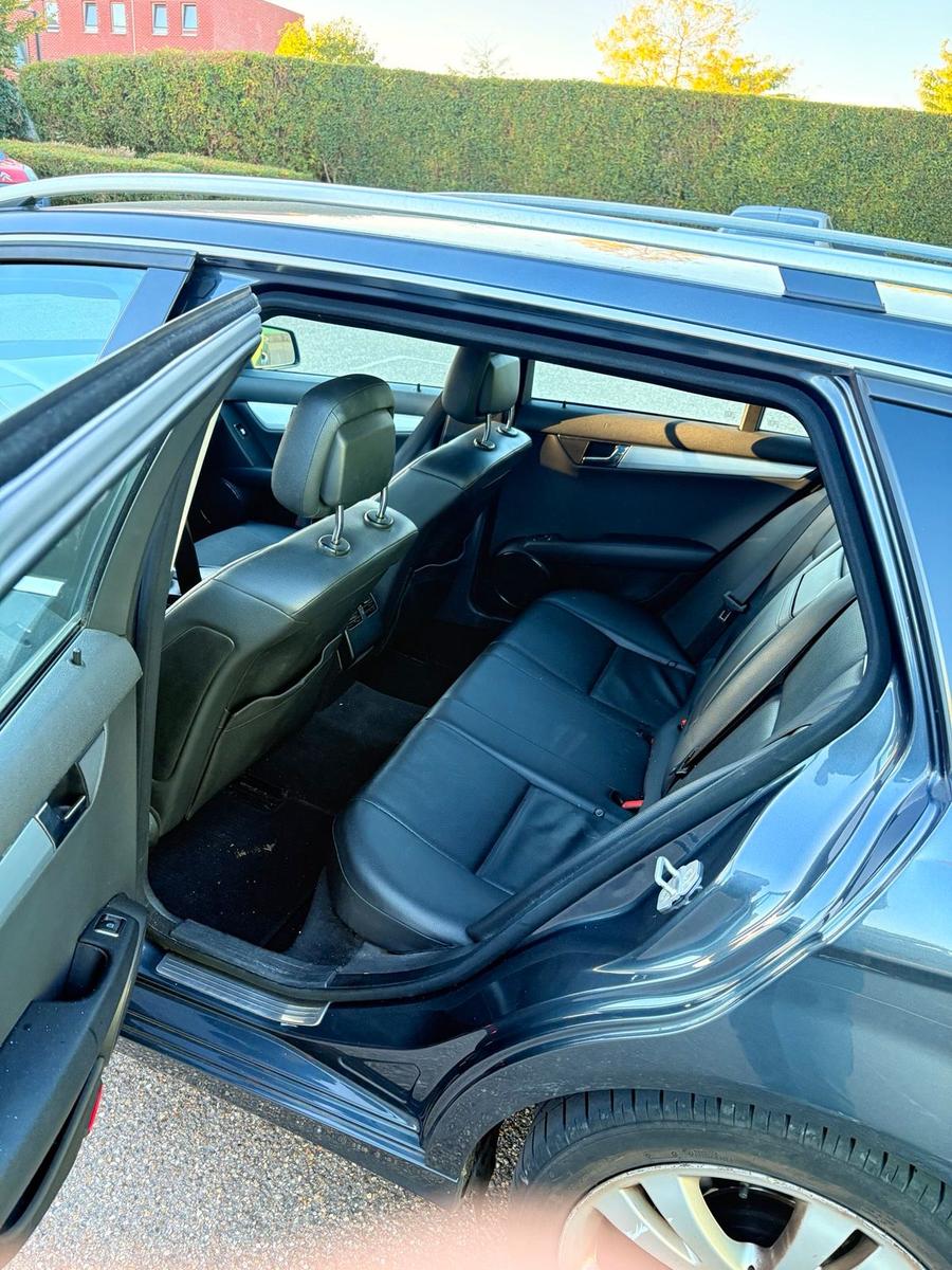 Mercedes-Benz C200 2010 — photo 9