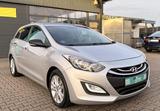 Hyundai i30 1.6 CRDi FIFA World Cup Edition NAVI SHZ PAN - Hyundai i30 mit Diesel-Antrieb: Kombi