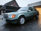 Mercedes-Benz E 230 / W124 Automatik, H-Zulassung, Schiebedach - Mercedes-Benz E 230: W124