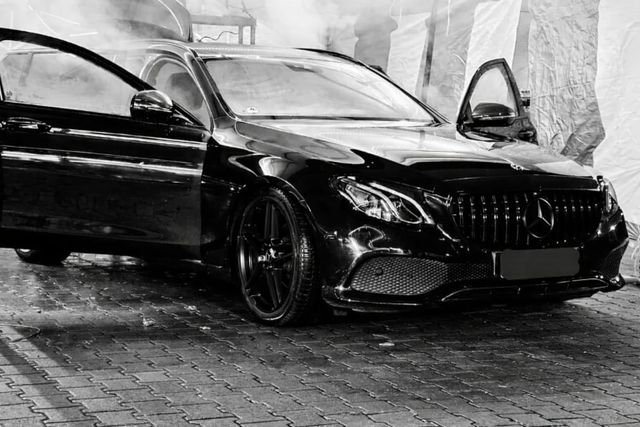MERCEDES-BENZ E 220 d T Autom. -
