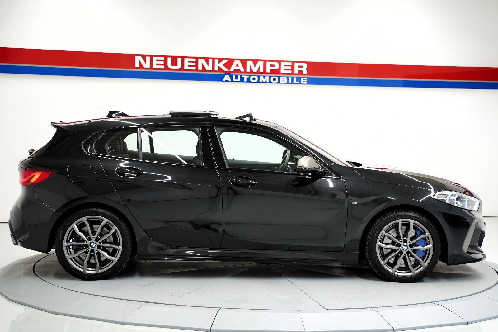 Fahrzeugabbildung BMW M135i xDrive LED Panorama ACC harman/kardon HuD