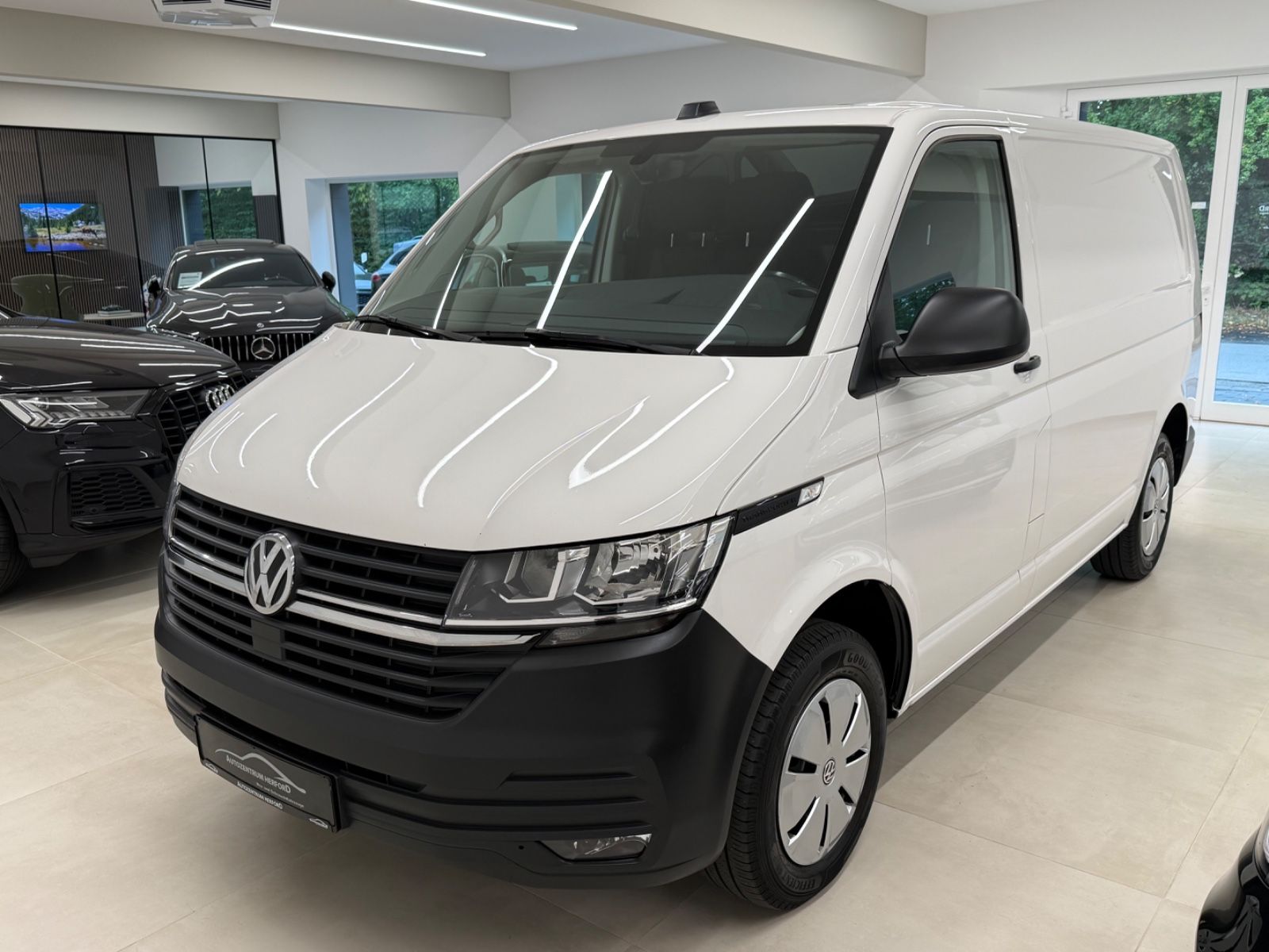 Volkswagen T6 Transporter - 1