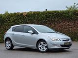Opel Astra J 1.6 Lim. 5-trg. Design Edition-KLIMA*SH* - Opel Astra: Design Edition