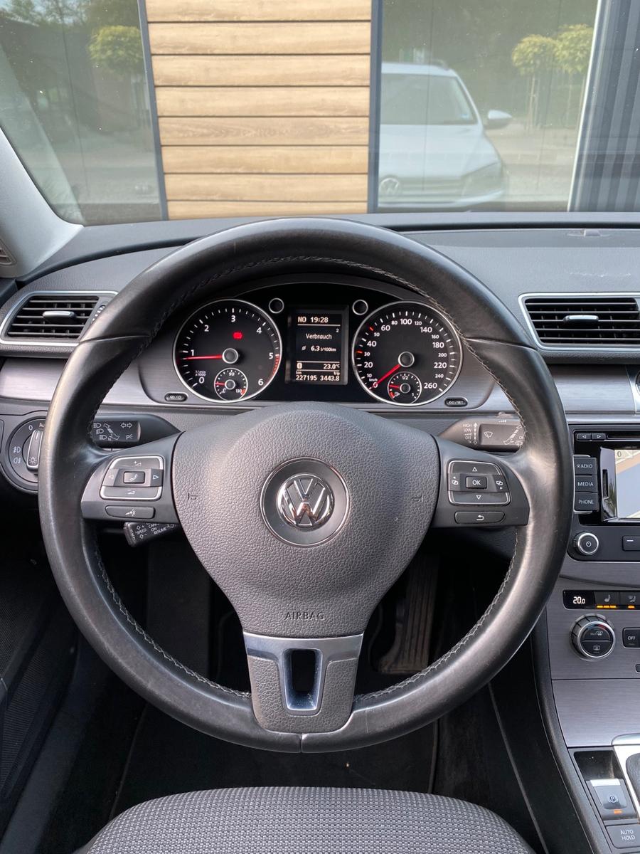 Volkswagen Passat 2013 — photo 15