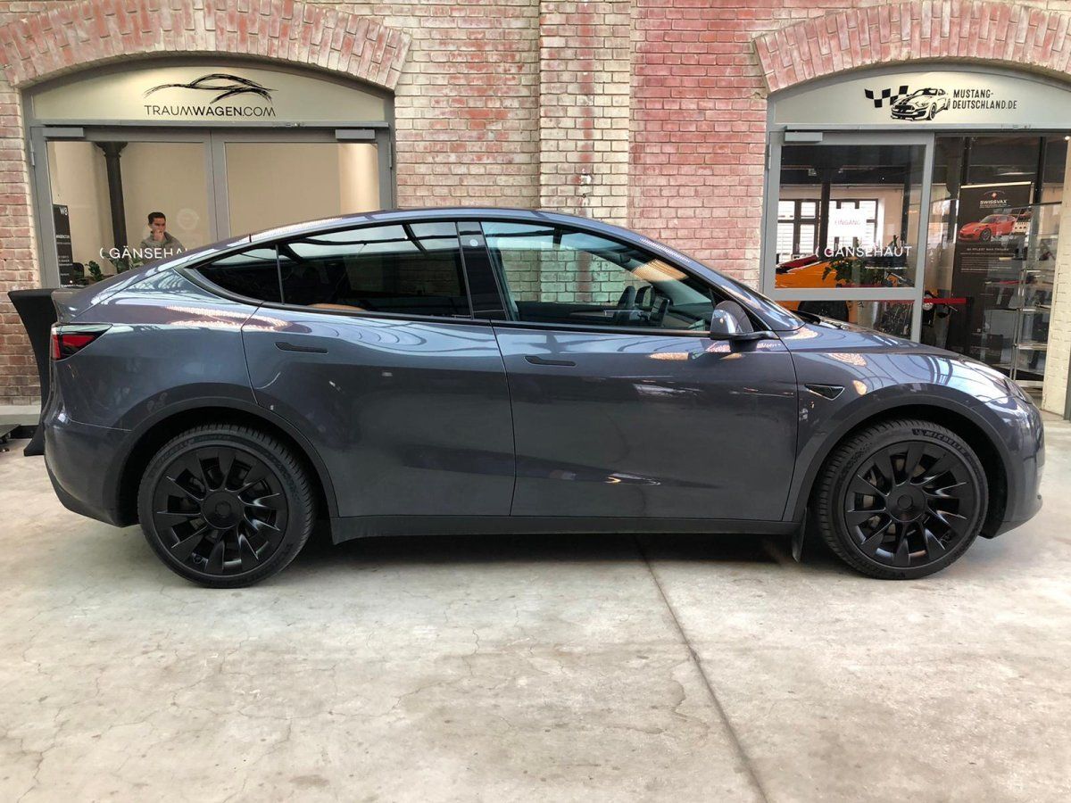 Tesla Model Y (Long Range AWD  20Zoll Induction/1.Hand/)